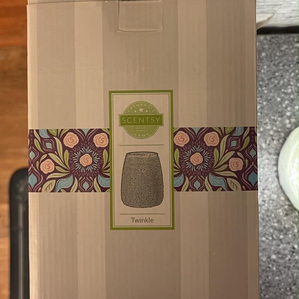 Scentsy Twinkle Floral Design Warmer